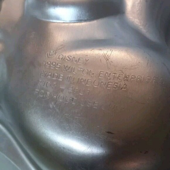Wilton 1995 Vintage Disney Mickey Mouse Cake Pan 2105-3601 Mickey retired - Picture 2 of 3